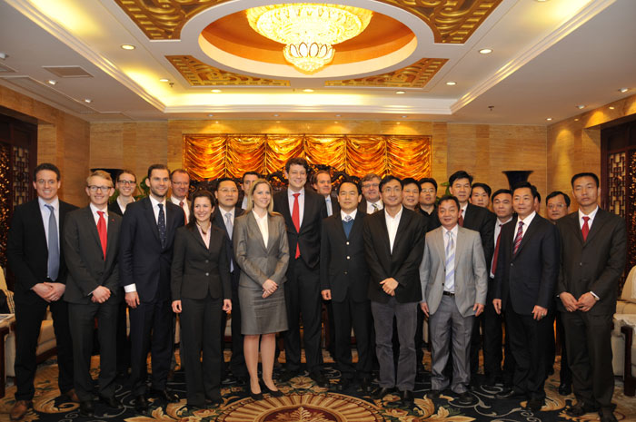 Der Brgermeister Jieyang Dong Chen und die Delegation der Metallunternehmen Jieyang trafen sich mit der deutschen CDU-Delegation in Peking.