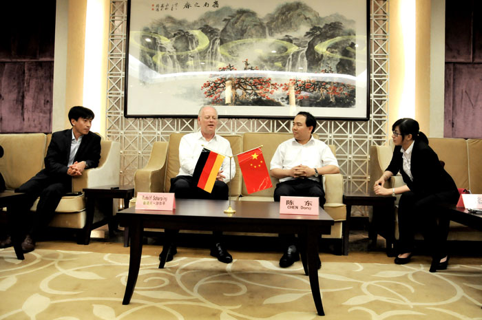 Scharping besuchte zum vierten Mal die Stadt Jieyang, die Zusammenarbeit zwishen Deutschland und China kommt allmählich in ausgezeichnete Umstände