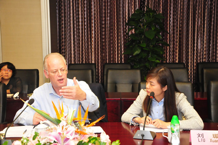Der Vorsitzende Rudolf Scharping kommt in Jieyang zur Vertiefung der Zusammenarbeit